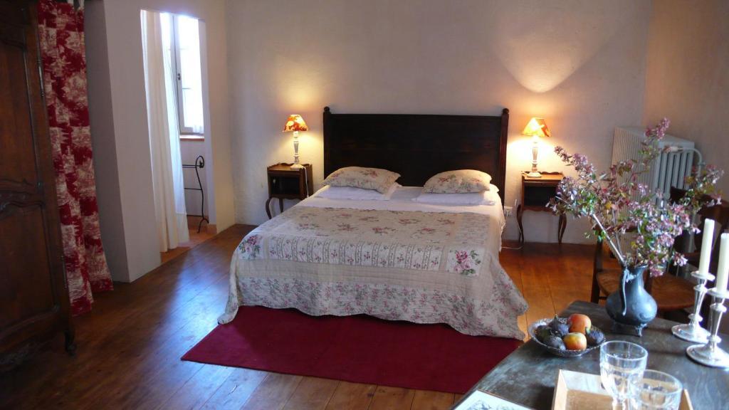 Chambres D'Hotes Logis De L'Astree Saint-Bris-des-Bois Room photo